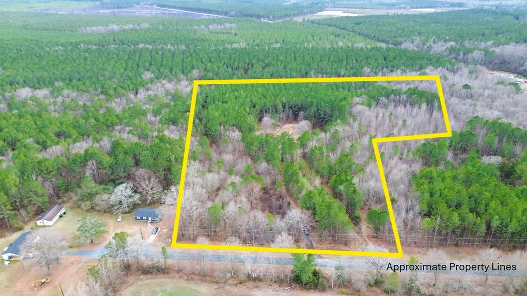 Land parcel marked with approximate property lines